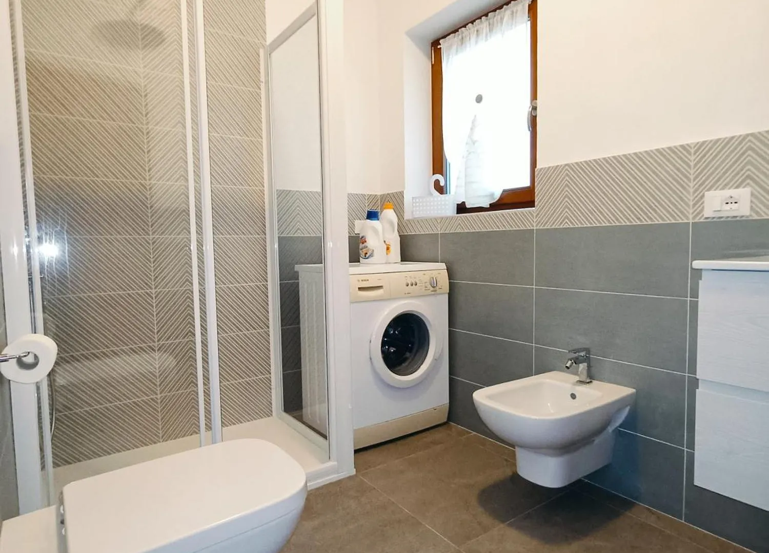 Casa Bruna, 3-Room Apartment With Private Garden Torri Del Benaco Italien